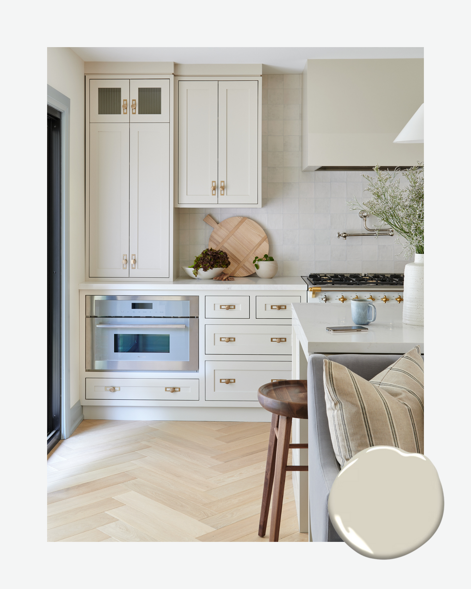 Benjamin Moore Edgecomb Grey on kitchen cabinetry. Warm neutral white paint colour for kitchen cabinets.